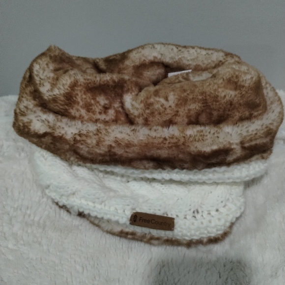 Free Country Accessories - Free country Faux Far Neck Scarf
